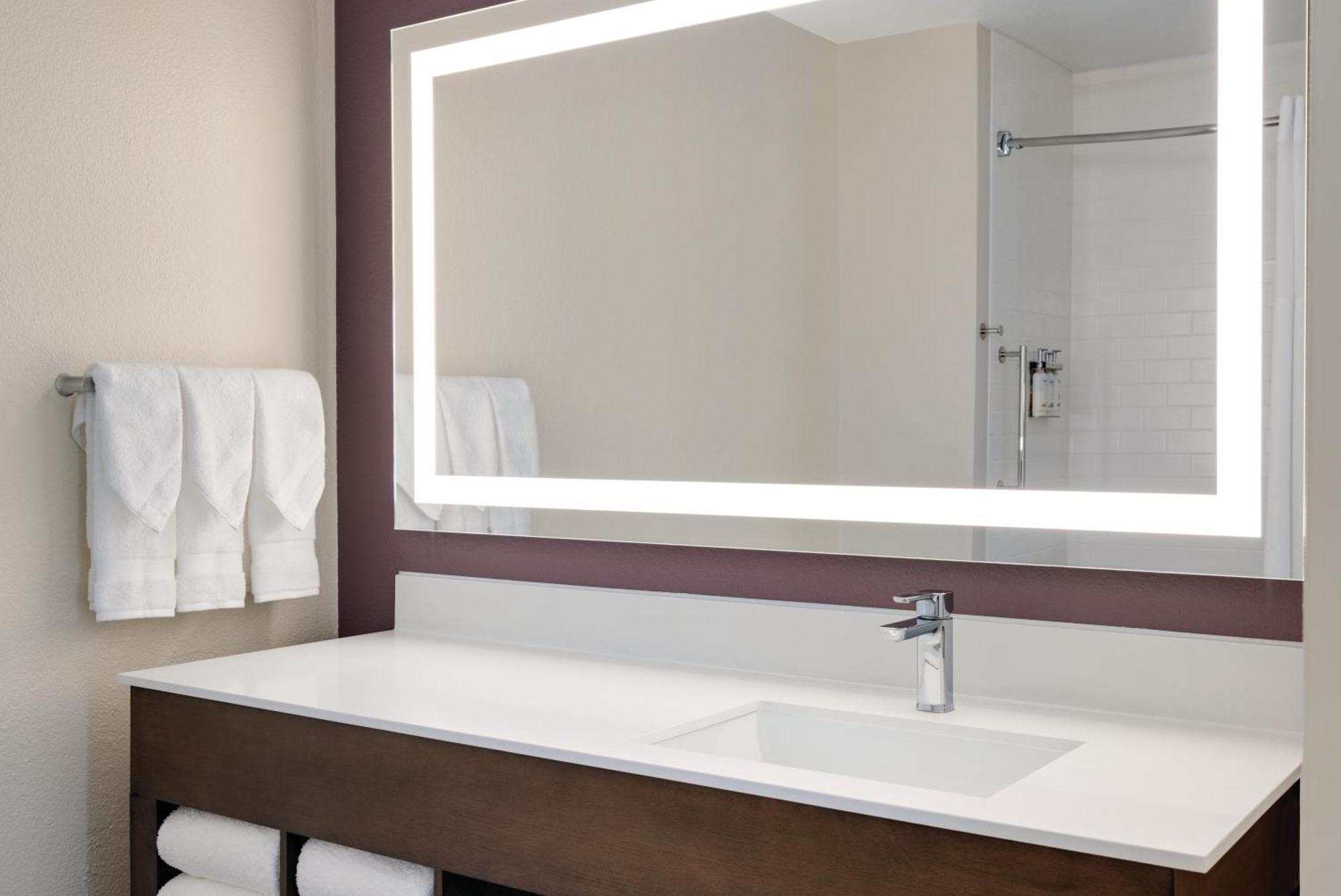 Hotel La Quinta By Wyndham Springfield Airport Plaza Zewnętrze zdjęcie