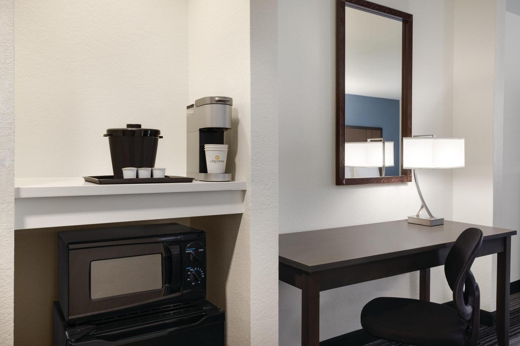Hotel La Quinta By Wyndham Springfield Airport Plaza Zewnętrze zdjęcie