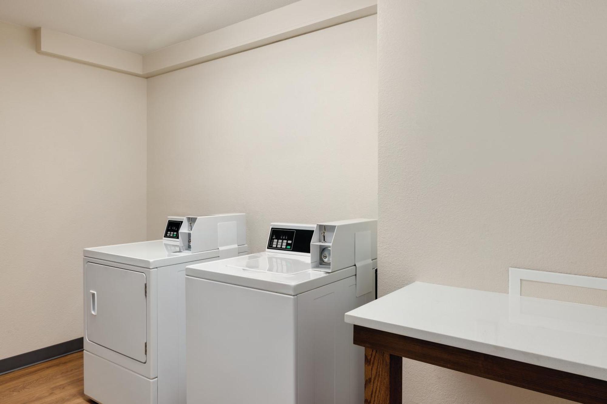Hotel La Quinta By Wyndham Springfield Airport Plaza Zewnętrze zdjęcie