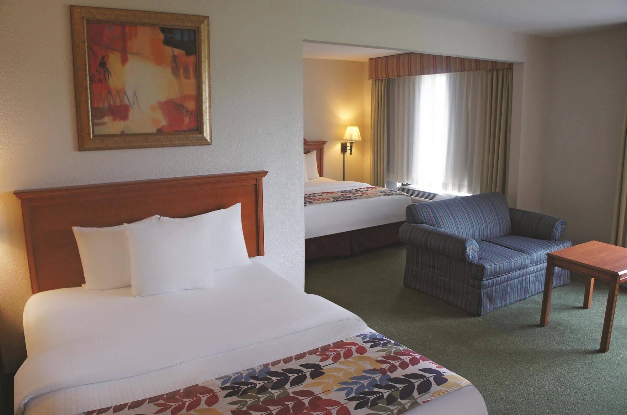 Hotel La Quinta By Wyndham Springfield Airport Plaza Zewnętrze zdjęcie