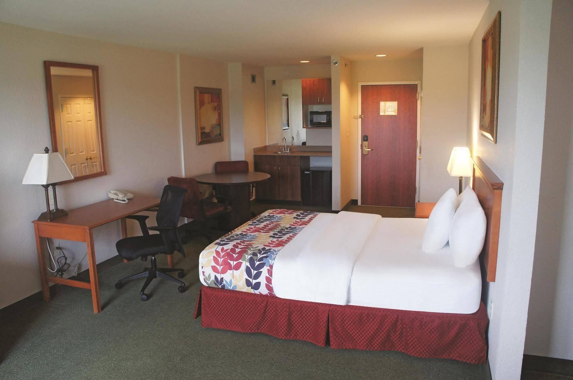 Hotel La Quinta By Wyndham Springfield Airport Plaza Zewnętrze zdjęcie